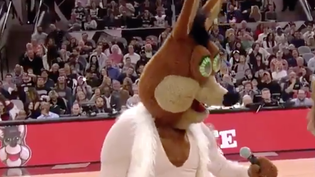 Spurs Coyote mocks Mariah Carey's disastrous New Year's Eve...