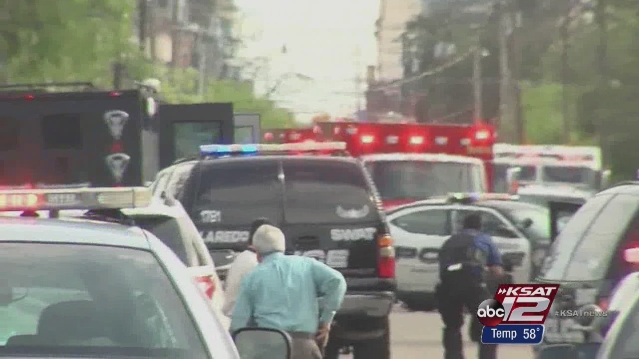 2 girls, suspect killed in Laredo standoff