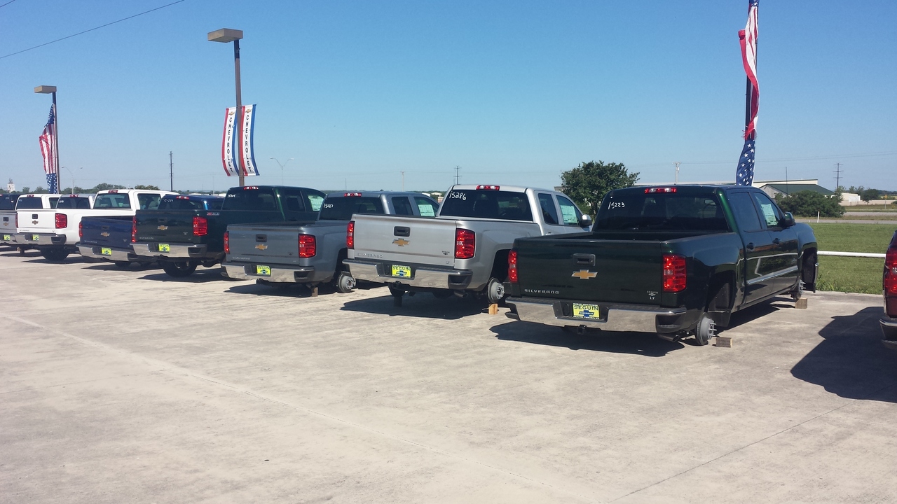 Thieves steal wheels from 20 trucks at local car dealership