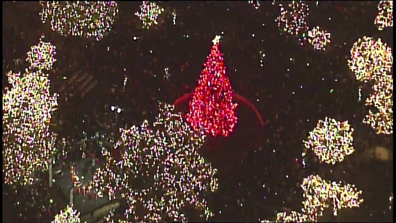 spectators experience over 100k shining lights at h e b spectators experience over 100k shining lights at h e b
